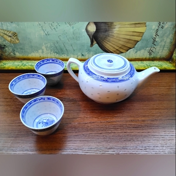 VINTAGE CHINESE RICE PATTERN PORCELAIN TEAPOT & 3 CUPS BLUE & WHITE CHINA - Picture 2 of 16